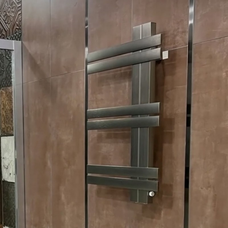 Дизайнерска алуминиева лира за баня Guardian 6 Silver 450х700